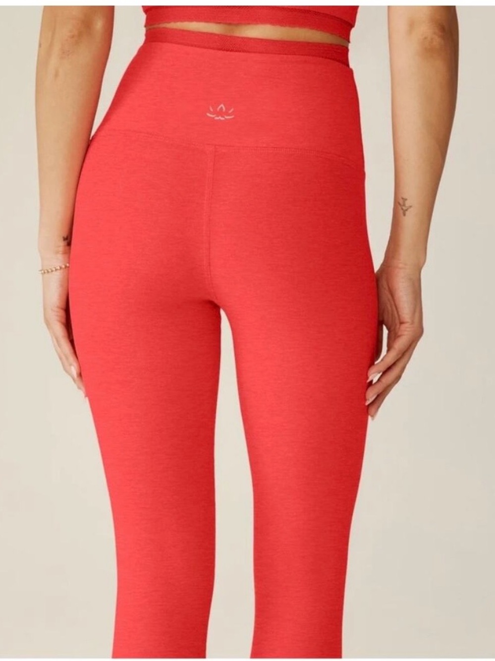 NWOT Beyond Yoga Allure Spacedye Lace Trim Leggings. Red Ash Heather. Size M